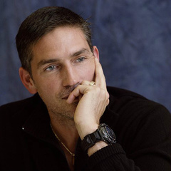 JohnReese 扮演者 詹姆斯·卡维泽