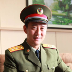 艾武装 扮演者 侯岩松