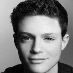 Emmett 扮演者 SeanBerdy