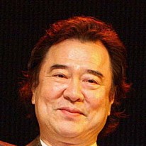 - 扮演者 任革