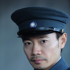 居然 扮演者 何强
