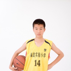 小鱼（12岁） 扮演者 李天泽