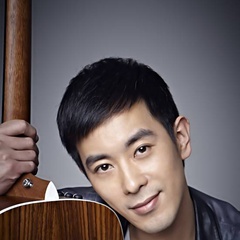 张明 扮演者 何欣