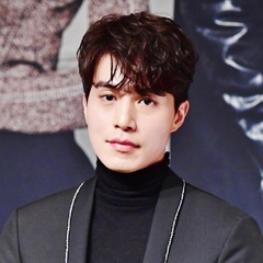 王黎 扮演者 李栋旭