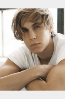 瑞斯·维克菲尔德个人介绍