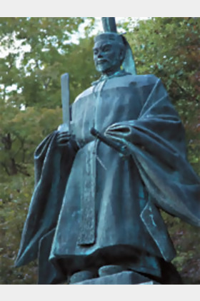 新纳慎也个人介绍