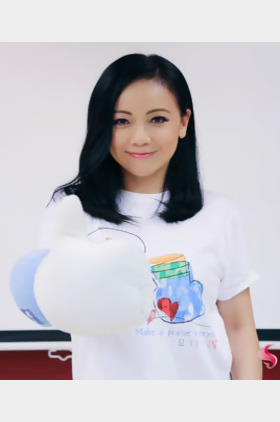 邓萃雯个人介绍