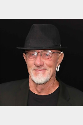 乔纳森·班克斯个人介绍