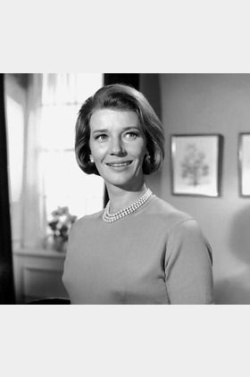 露易丝·麦斯威尔个人介绍