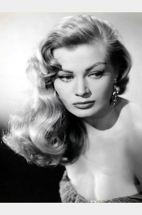 安妮塔·艾克伯格个人介绍