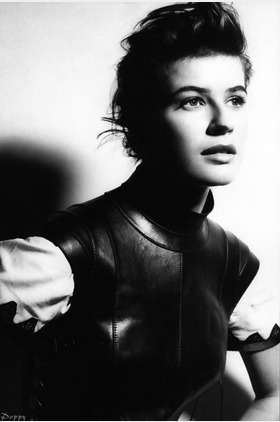 伊莲娜·雅各布Irène Jacob个人介绍