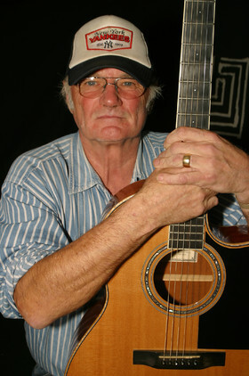 迈克尔·查普曼Michael Chapman个人介绍