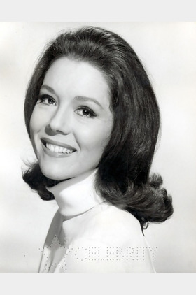 黛安娜·里格个人介绍