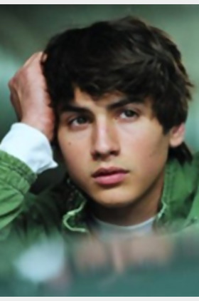 Ashton Moio个人介绍