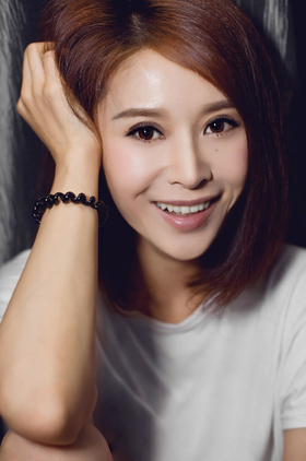 何晶个人介绍