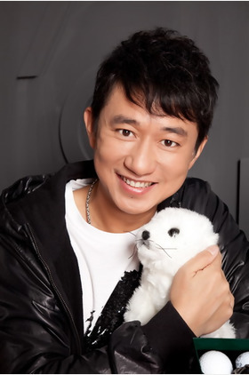 伍洲彤个人介绍