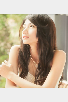 李千娜、曾若涵个人介绍