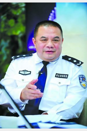何靖个人介绍