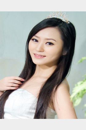 胡妮娜个人介绍