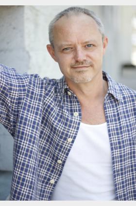 德斯蒙德·奥斯基个人介绍