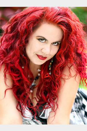 费丽娜·巴瑞丝个人介绍