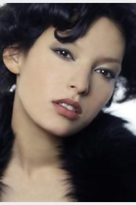 扬佐姆·布拉文Yangzom Brauen个人介绍