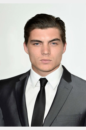 赞恩·霍尔茨个人介绍