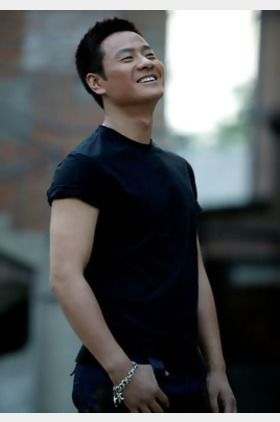 连奕名个人介绍