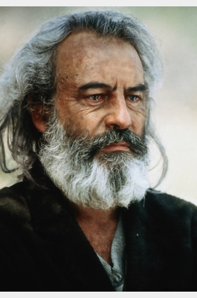 埃米利洛·艾切瓦利亚个人介绍