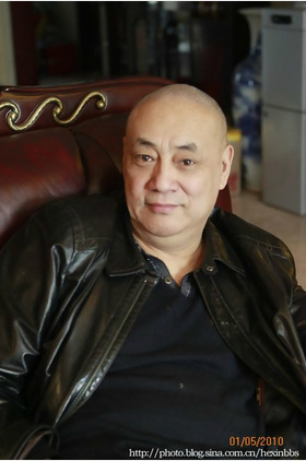 何新个人介绍