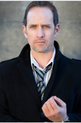 Robert Moloney个人介绍