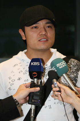 秋信守个人介绍