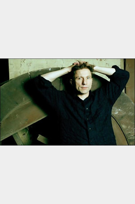 西蒙·迈克伯尼个人介绍