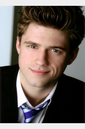 亚伦·特威特个人介绍