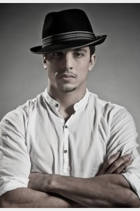 阿拉·萨菲个人介绍