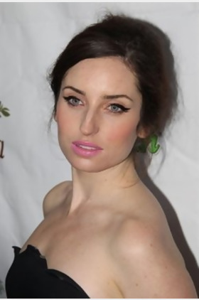 佐伊·利斯特·琼斯个人介绍