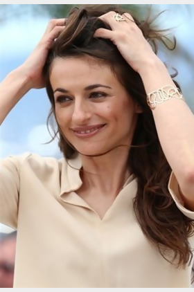 安妮塔·克拉沃斯个人介绍