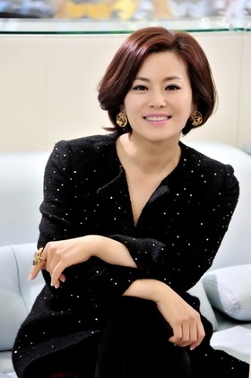 甄美里个人介绍