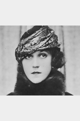 艾丽丝·布雷迪个人介绍